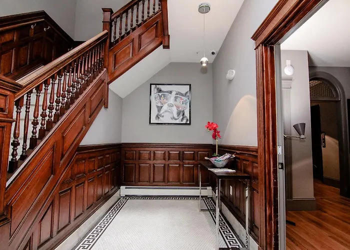 Stylish Studio In Brookline-5Min Train To Boston.. #2