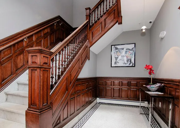 Stylish Studio In Brookline-5Min Train To Boston.. #2