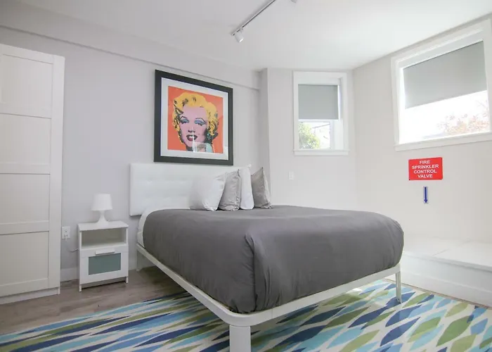 Stylish Studio In Brookline-5Min Train To Boston.. #2